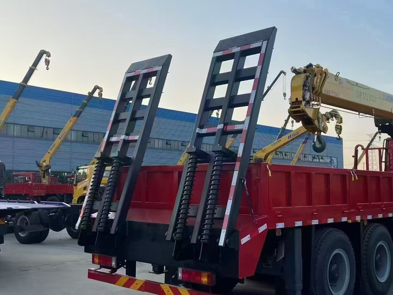 Delong Delong  M3000,XCMG  DFSQ 300 - Crane truck: picture 1 Delong Delong  M3000,XCMG  DFSQ 300 - Crane truck: picture 1