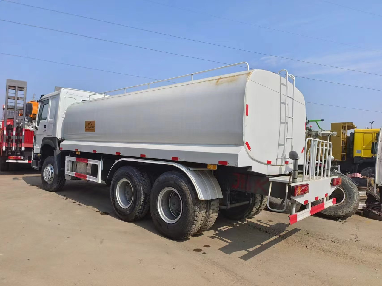 HOWO 6×4 ,20 cubic meters - Tanker truck: picture 4 HOWO 6×4 ,20 cubic meters - Tanker truck: picture 4