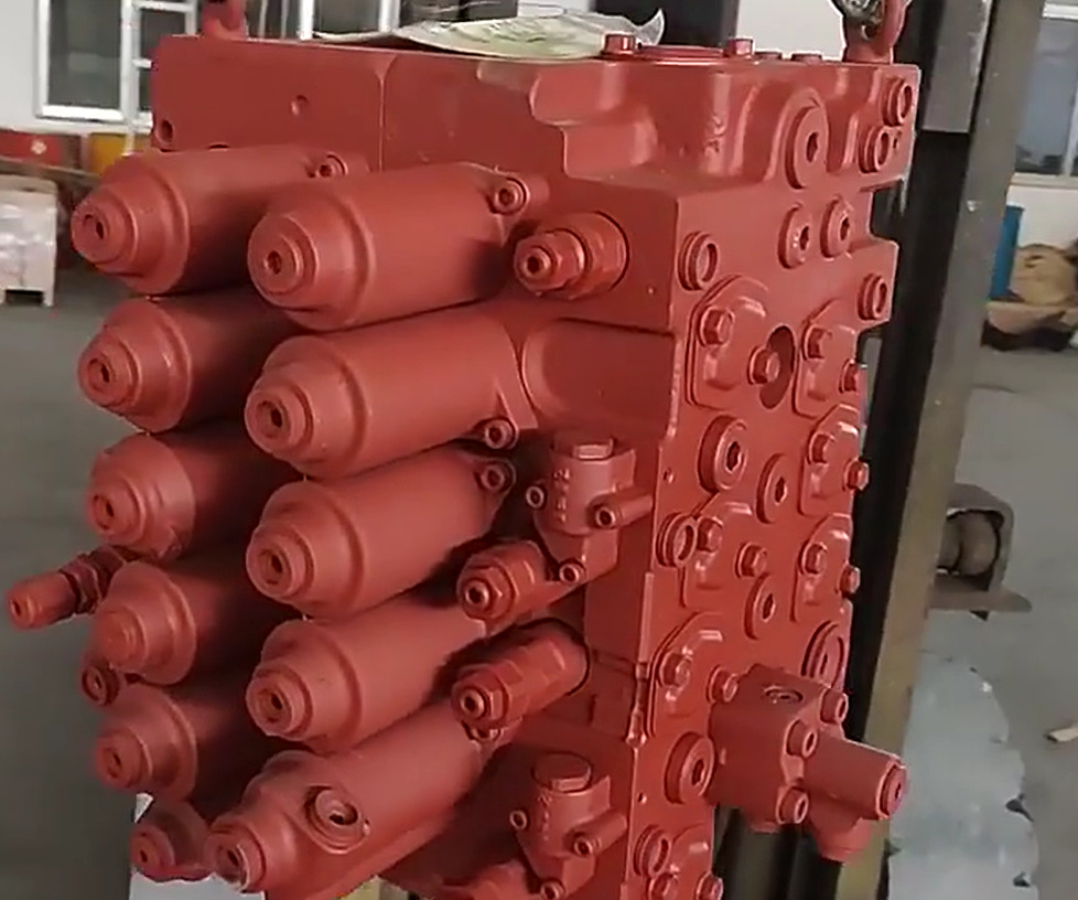 HYUNDAI R210-7 31Q6-16113 31Q6-16111 - Hydraulic valve for Excavator: picture 5 HYUNDAI R210-7 31Q6-16113 31Q6-16111 - Hydraulic valve for Excavator: picture 5