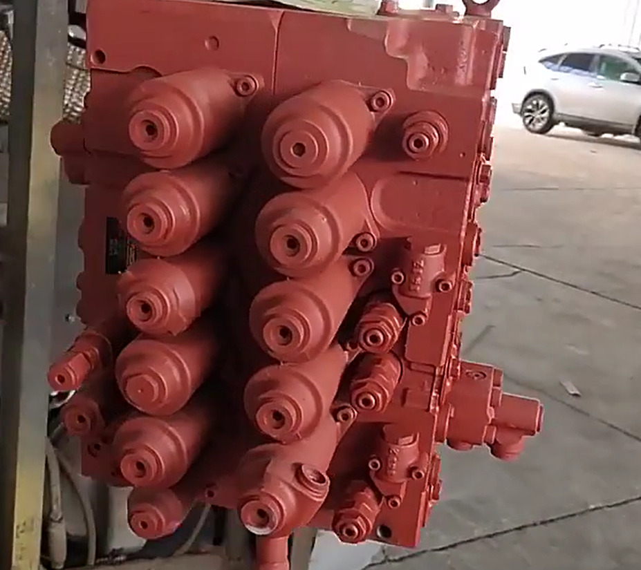 HYUNDAI R210-7 31Q6-16113 31Q6-16111 - Hydraulic valve for Excavator: picture 4 HYUNDAI R210-7 31Q6-16113 31Q6-16111 - Hydraulic valve for Excavator: picture 4