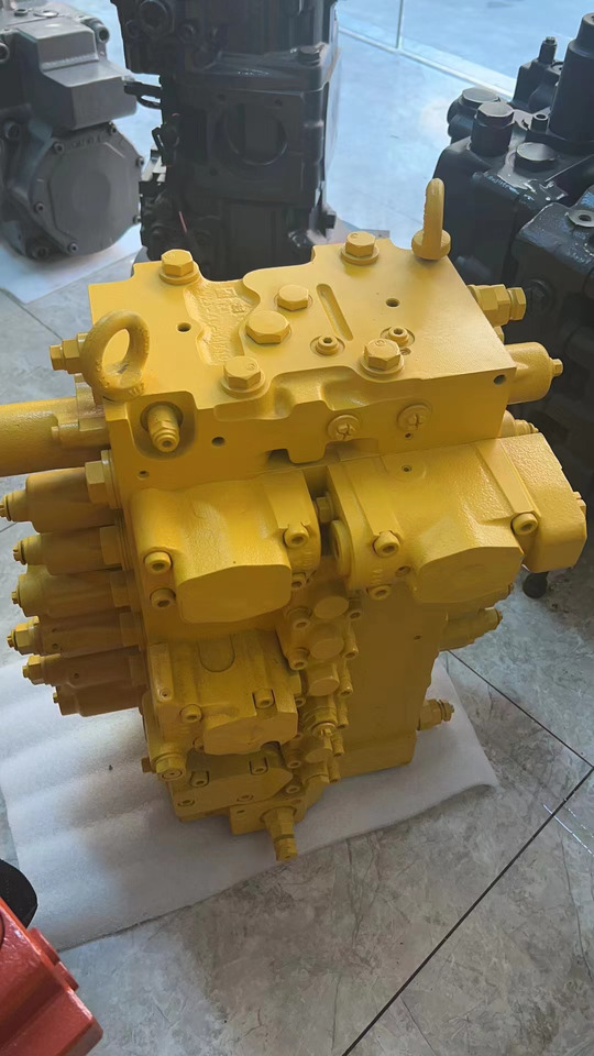 KOMATSU 723-48-26701 - Hydraulic valve for Excavator: picture 4 KOMATSU 723-48-26701 - Hydraulic valve for Excavator: picture 4