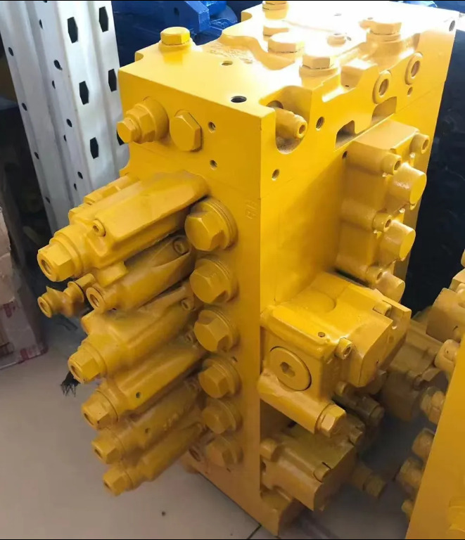 KOMATSU - Valve for Excavator: picture 1 KOMATSU - Valve for Excavator: picture 1