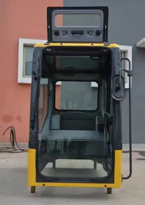 KOMATSU PC200-7 PC220-7 PC300-7 PC350-7 PC400-7 PC450-7 - Cab for Excavator: picture 4 KOMATSU PC200-7 PC220-7 PC300-7 PC350-7 PC400-7 PC450-7 - Cab for Excavator: picture 4