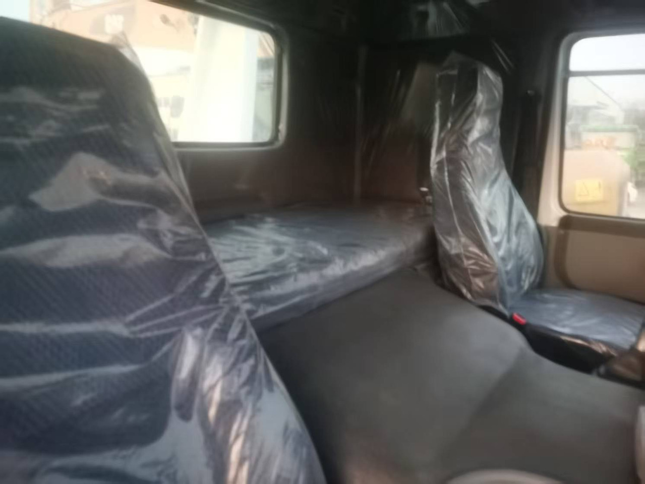 SINOTRUK 6*4 - Tow truck: picture 5 SINOTRUK 6*4 - Tow truck: picture 5