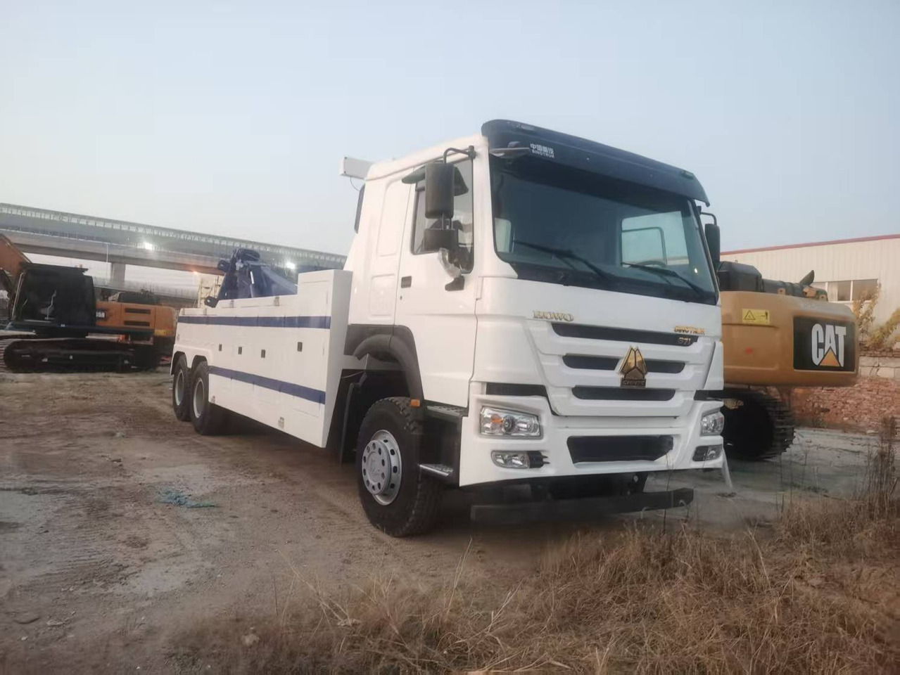 SINOTRUK 6*4 - Tow truck: picture 1 SINOTRUK 6*4 - Tow truck: picture 1