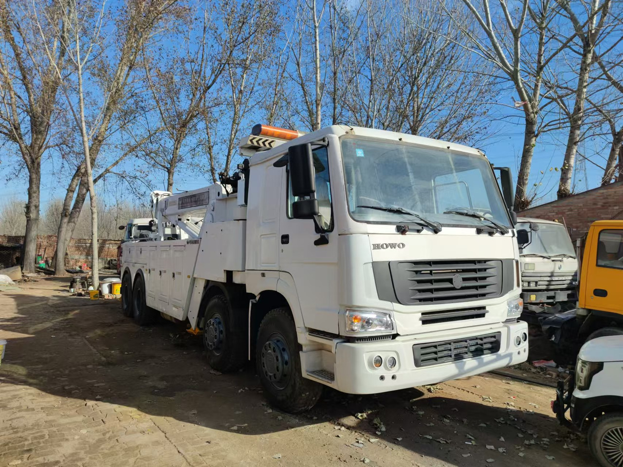 SINOTRUK 8×4,375HP - Tow truck: picture 2 SINOTRUK 8×4,375HP - Tow truck: picture 2