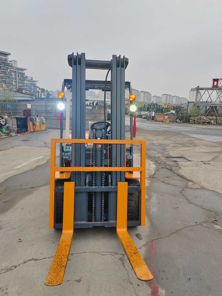 TCM 3 tons 3 stages - Diesel forklift: picture 5 TCM 3 tons 3 stages - Diesel forklift: picture 5