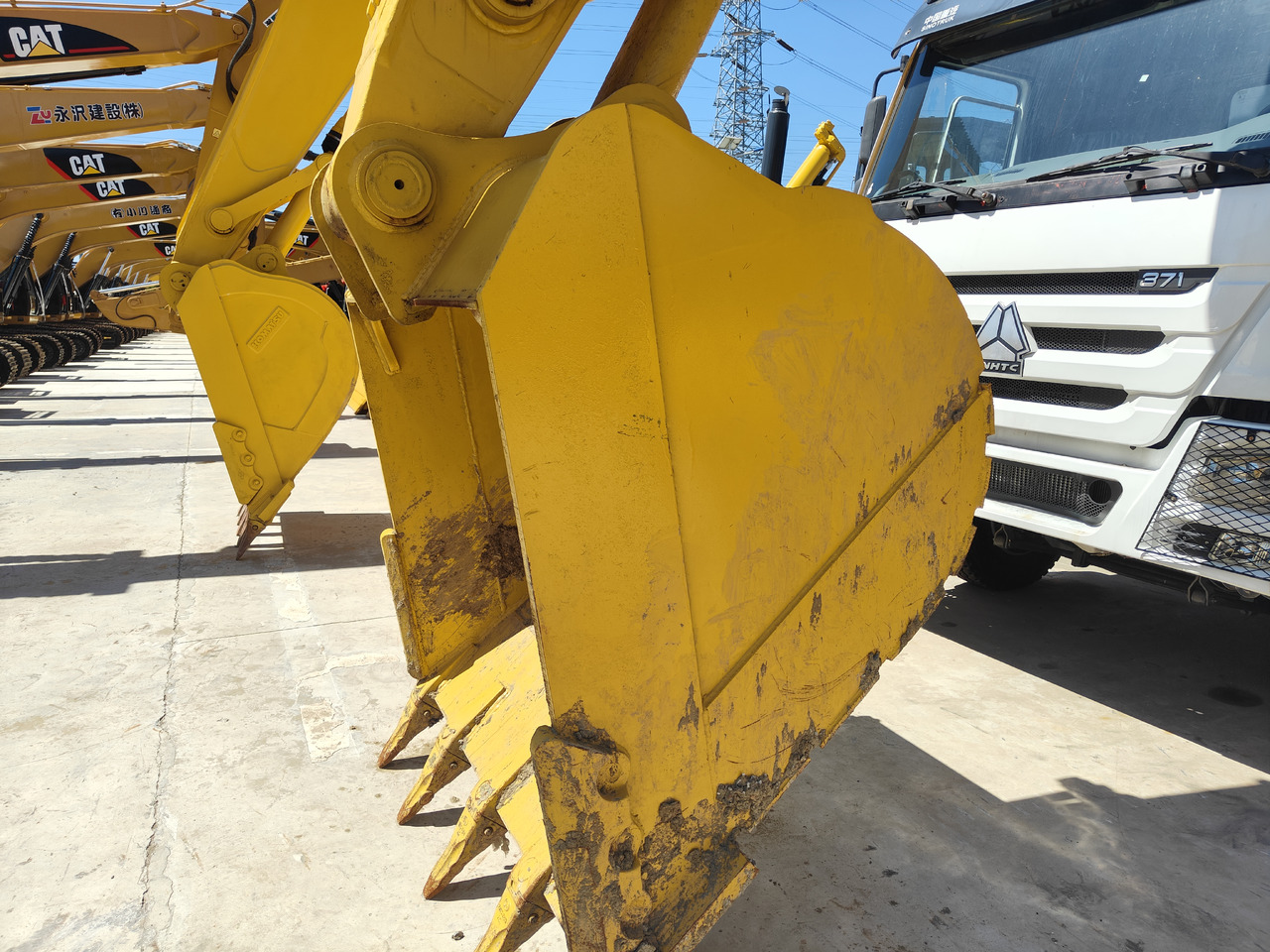 CRAWLER EXCAVATOR 45-ton Second-hand Komatsu PC450-8 Hydraulic Crawler Excavator on Sale. Used Komatsu 450-8 in Excellent Condition Hot Sale - Crawler excavator: picture 4 CRAWLER EXCAVATOR 45-ton Second-hand Komatsu PC450-8 Hydraulic Crawler Excavator on Sale. Used Komatsu 450-8 in Excellent Condition Hot Sale - Crawler excavator: picture 4