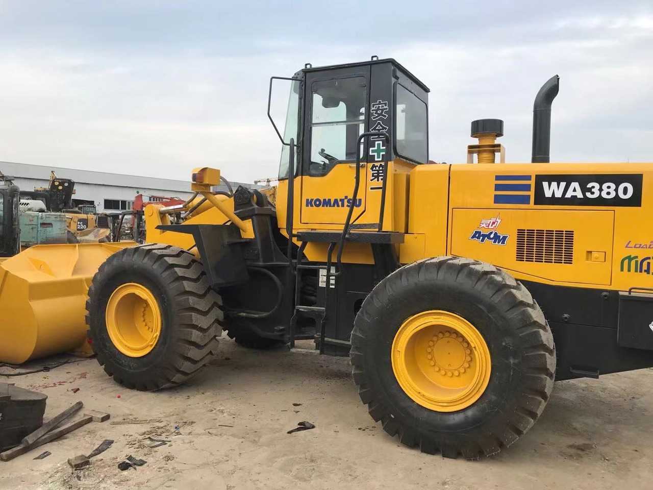 BACKHOE LOADER Certified Pre-Owned Komatsu WA380-3 | Heavy-Duty Loader for Mining/ Construction - Price Negotiable! - Construction machinery: picture 1 BACKHOE LOADER Certified Pre-Owned Komatsu WA380-3 | Heavy-Duty Loader for Mining/ Construction - Price Negotiable! - Construction machinery: picture 1