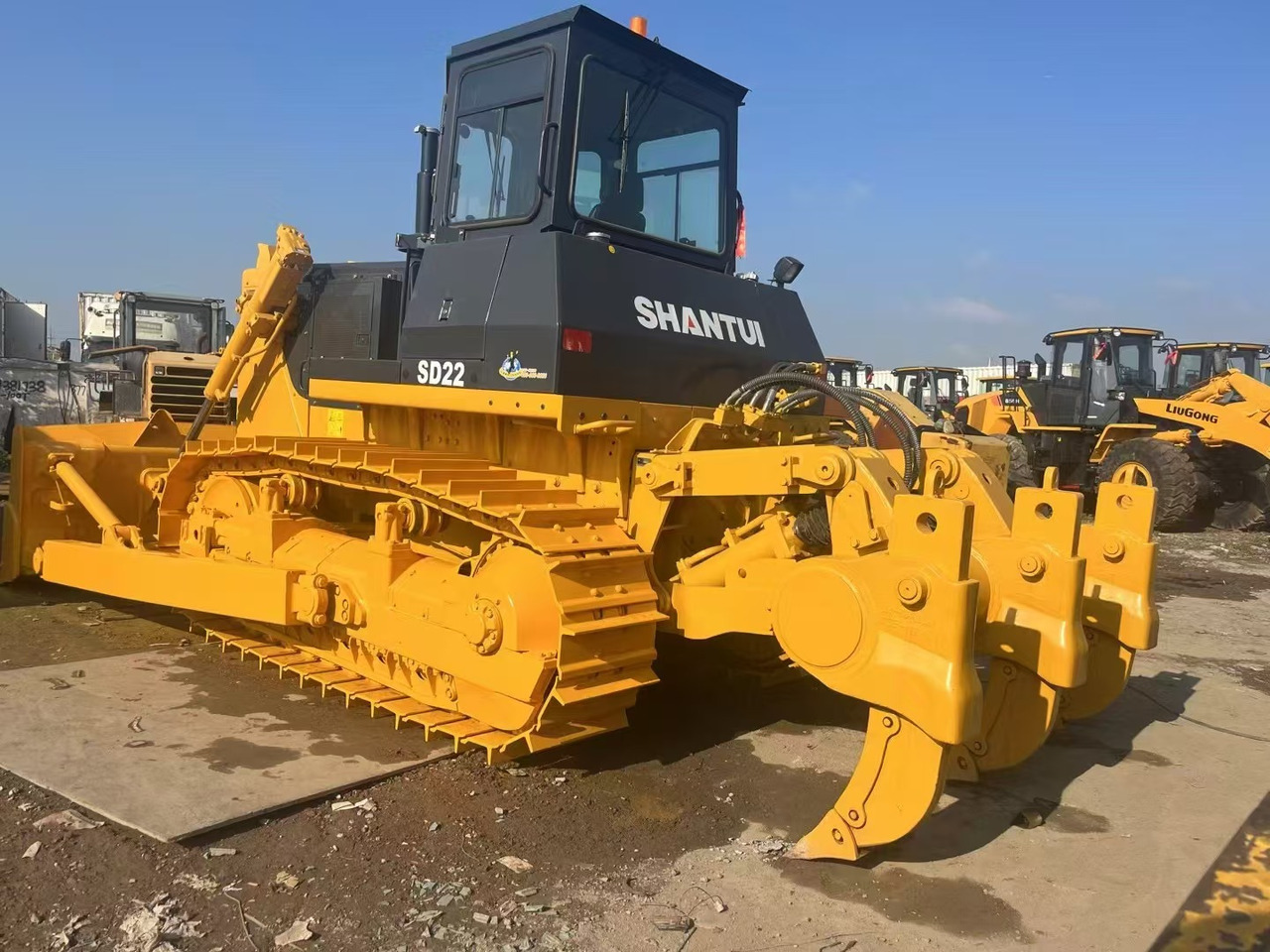 BULLDOZER Used China Made SD22 Construction Machinery Shantui SD22 Crawler Bulldozer SD22 Earthmoving Machine Used Bulldozer - Construction machinery: picture 1 BULLDOZER Used China Made SD22 Construction Machinery Shantui SD22 Crawler Bulldozer SD22 Earthmoving Machine Used Bulldozer - Construction machinery: picture 1