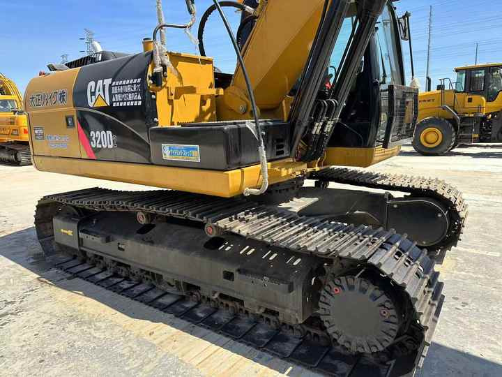 Reasonable Price Japan Original 330d2 Caterpillar Excavator CAT USED 329D2 320D2 325D 315D Excavator - Crawler excavator: picture 3 Reasonable Price Japan Original 330d2 Caterpillar Excavator CAT USED 329D2 320D2 325D 315D Excavator - Crawler excavator: picture 3