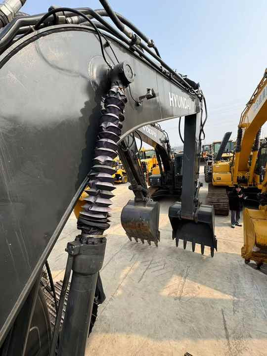 Used 22 Ton Korea Brand Hyundai 220LC-9S Used Excavator for Sale Hyundai 210 215 220 305 Excavators for Sale in China - Excavator: picture 5 Used 22 Ton Korea Brand Hyundai 220LC-9S Used Excavator for Sale Hyundai 210 215 220 305 Excavators for Sale in China - Excavator: picture 5