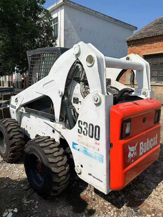 Used Bob Cat Bob Cat S300 Used Skid Steer Wheel Loader Multifunctional Track Loaders Bobcat - Skid steer loader: picture 4 Used Bob Cat Bob Cat S300 Used Skid Steer Wheel Loader Multifunctional Track Loaders Bobcat - Skid steer loader: picture 4