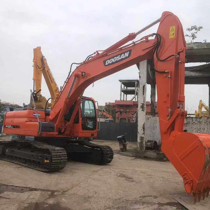 Used Excavator Doosan DX225LC Excavators Mini Equipment Earth Moving Machinery Doosan Digger Excavator for Sale - Crawler excavator: picture 3 Used Excavator Doosan DX225LC Excavators Mini Equipment Earth Moving Machinery Doosan Digger Excavator for Sale - Crawler excavator: picture 3
