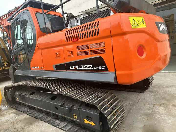 Used Excavator Doosan DX300 Excavators Mini Equipment Earth Moving Machinery Doosan Digger Excavator for Sale - Crawler excavator: picture 3 Used Excavator Doosan DX300 Excavators Mini Equipment Earth Moving Machinery Doosan Digger Excavator for Sale - Crawler excavator: picture 3