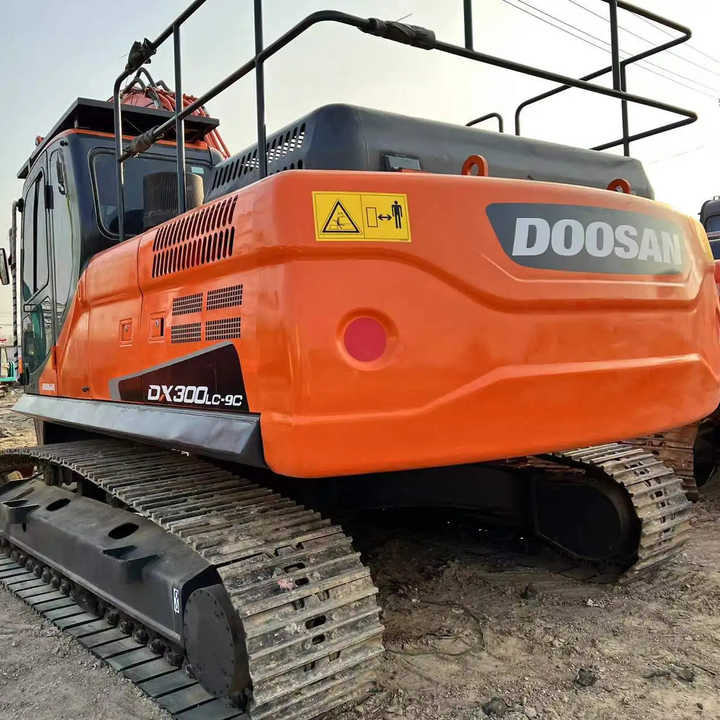 Used Excavator Doosan DX300 Excavators Mini Equipment Earth Moving Machinery Doosan Digger Excavator for Sale - Crawler excavator: picture 3 Used Excavator Doosan DX300 Excavators Mini Equipment Earth Moving Machinery Doosan Digger Excavator for Sale - Crawler excavator: picture 3