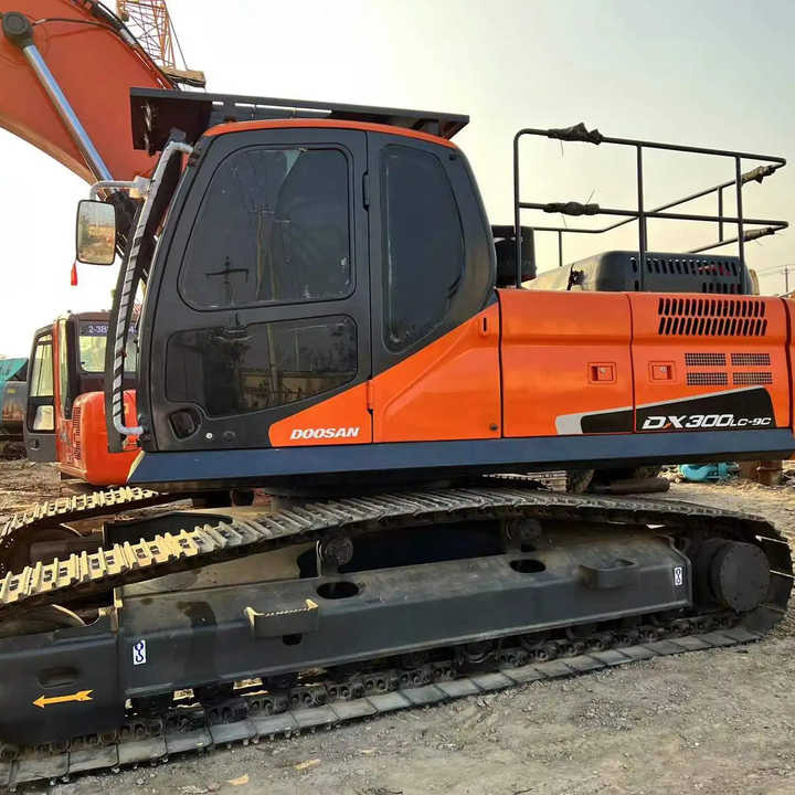 Used Excavator Doosan DX300 Excavators Mini Equipment Earth Moving Machinery Doosan Digger Excavator for Sale - Crawler excavator: picture 2 Used Excavator Doosan DX300 Excavators Mini Equipment Earth Moving Machinery Doosan Digger Excavator for Sale - Crawler excavator: picture 2