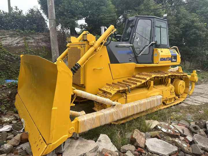 Used Japan Komatsu D85ESS Dozer with Ripper Komatsu D85 Crawler Bulldozer with Excellent Performance Low Price for Sale - Bulldozer: picture 2 Used Japan Komatsu D85ESS Dozer with Ripper Komatsu D85 Crawler Bulldozer with Excellent Performance Low Price for Sale - Bulldozer: picture 2
