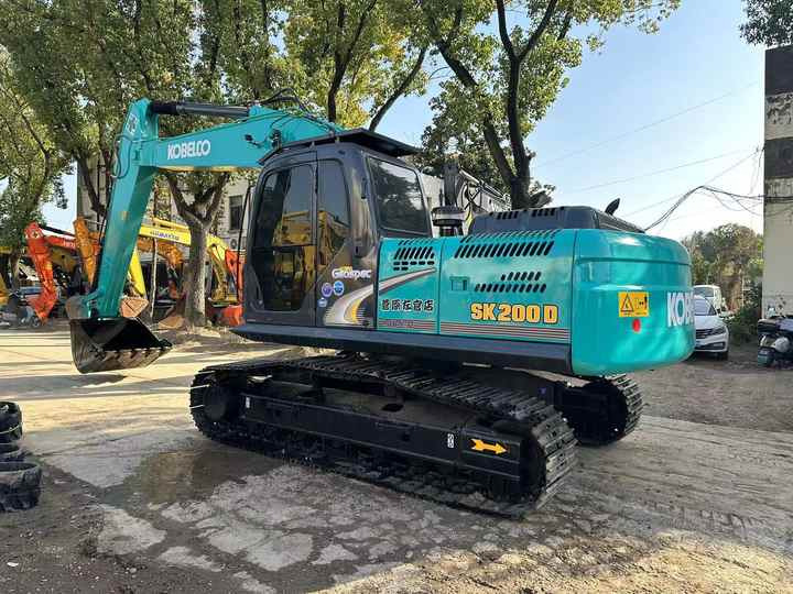 Used Japan Original Brand Kobelco Sk200-8 Excavator in High Quality for Sale High Working Efficiency - Excavator: picture 4 Used Japan Original Brand Kobelco Sk200-8 Excavator in High Quality for Sale High Working Efficiency - Excavator: picture 4