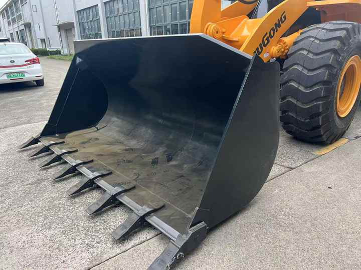 Used LIUGONG 856H wheel in Good Condition for sale 90%new uesd Loader liugong 856h Used Loader For Sale - Wheel loader: picture 4 Used LIUGONG 856H wheel in Good Condition for sale 90%new uesd Loader liugong 856h Used Loader For Sale - Wheel loader: picture 4