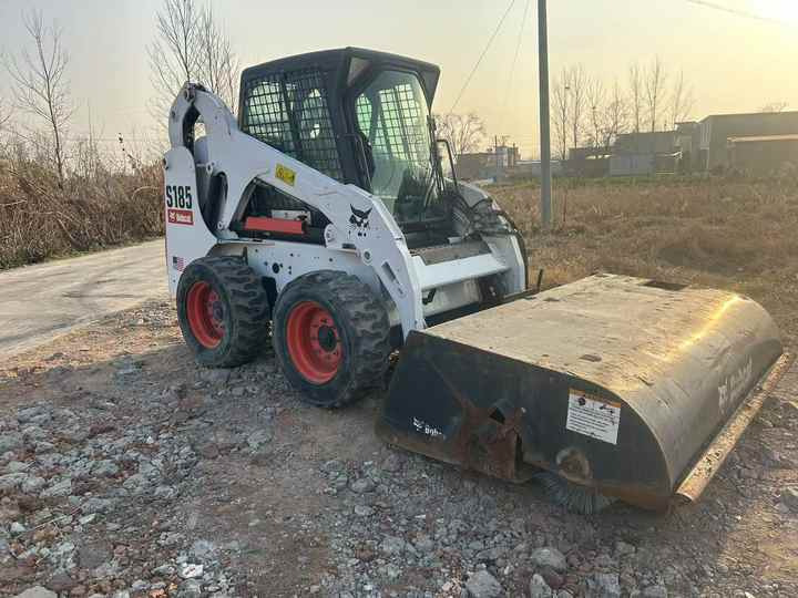 Used bobcat s185 skid steer loader on sale 100% excellent condition bobcat brand s185 s300 s550 s16 s18 skid steer sale - Skid steer loader: picture 4 Used bobcat s185 skid steer loader on sale 100% excellent condition bobcat brand s185 s300 s550 s16 s18 skid steer sale - Skid steer loader: picture 4