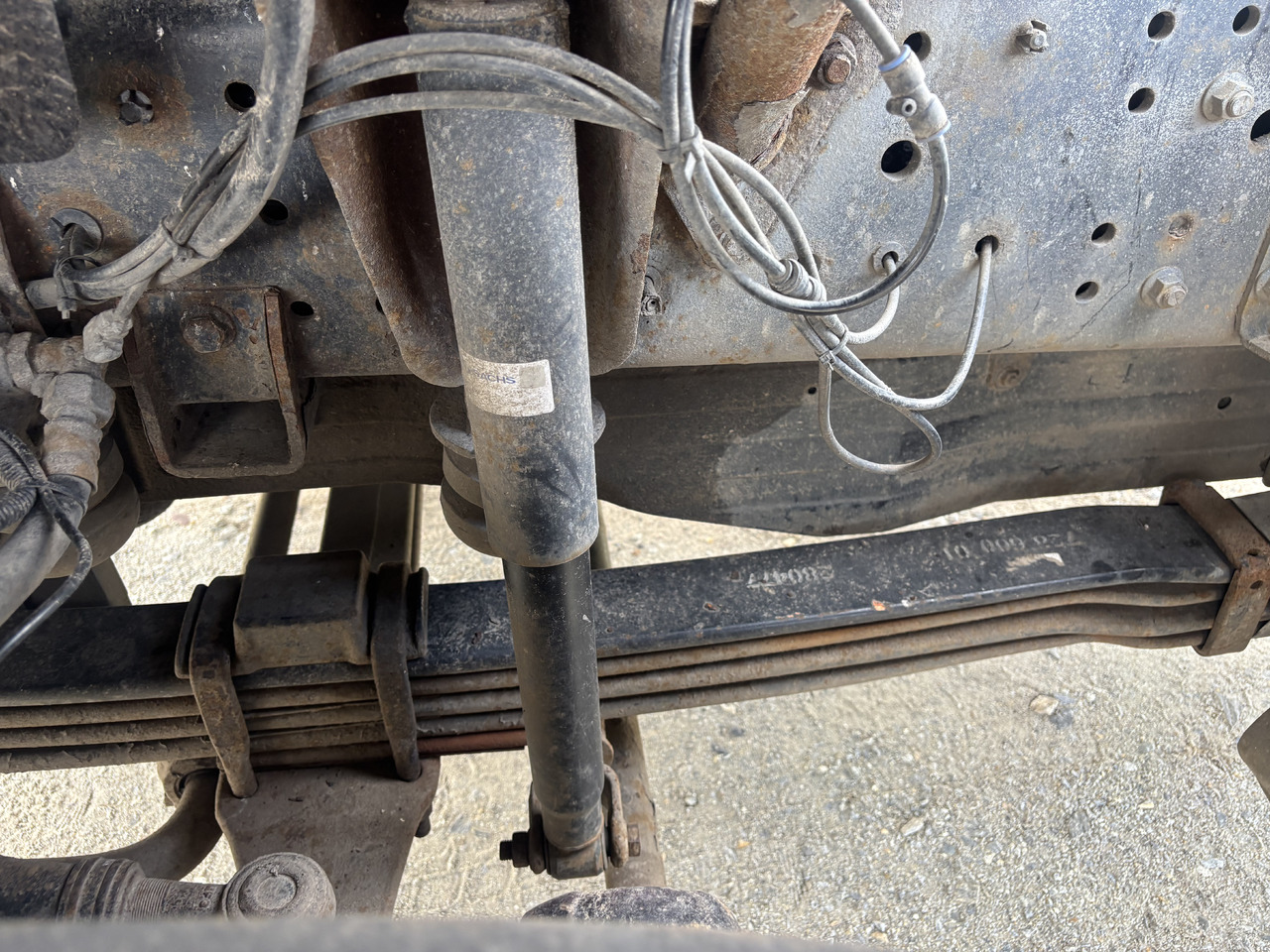 Cab chassis truck MAN F2000 27.464 6X4: picture 17