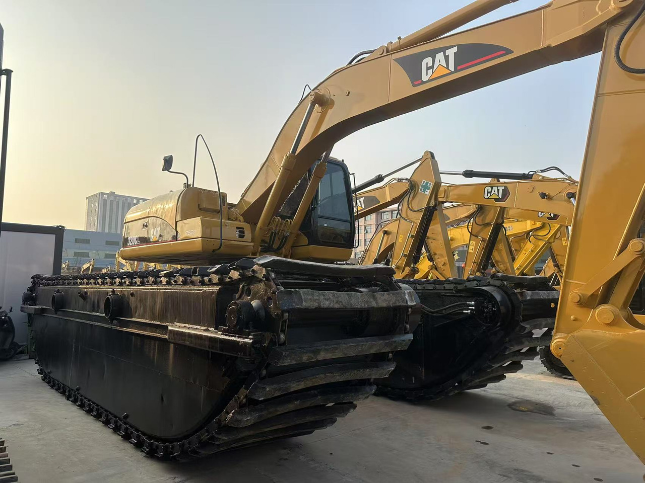 CATERPILLAR 320C Amphibious excavator - Amphibious excavator: picture 3 CATERPILLAR 320C Amphibious excavator - Amphibious excavator: picture 3
