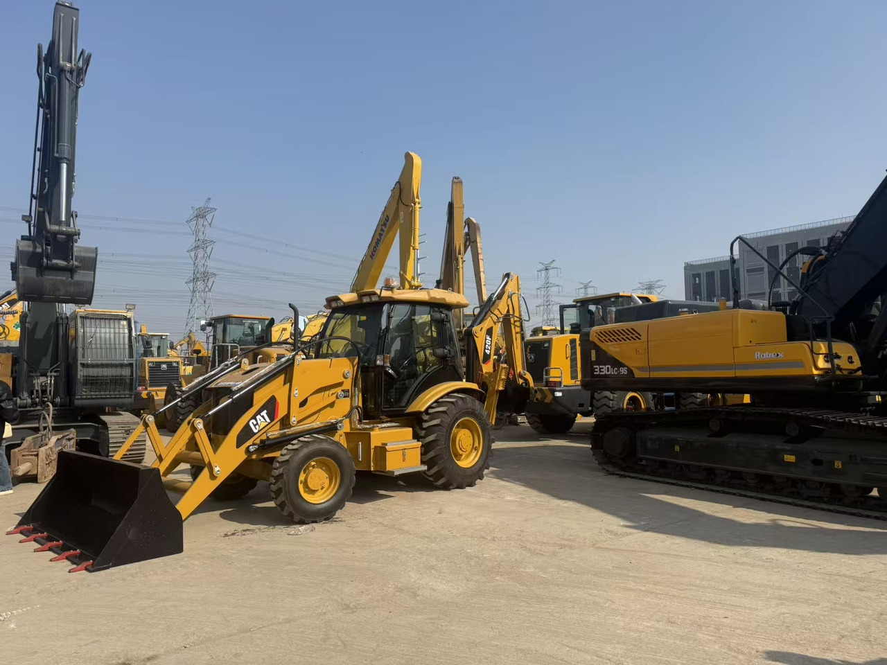 CATERPILLAR 420F - Backhoe loader: picture 1 CATERPILLAR 420F - Backhoe loader: picture 1