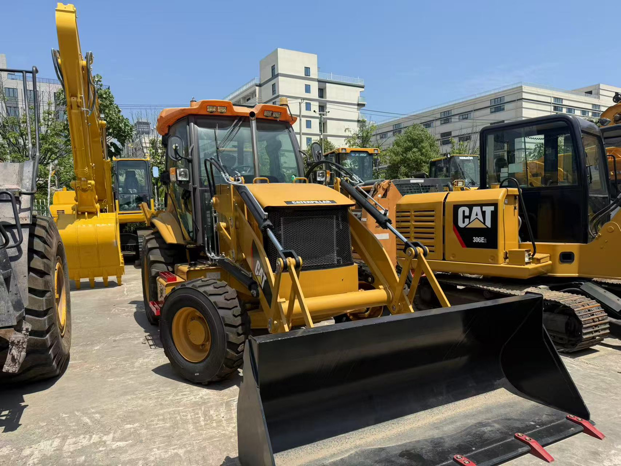 CATERPILLAR 420F - Backhoe loader: picture 2 CATERPILLAR 420F - Backhoe loader: picture 2