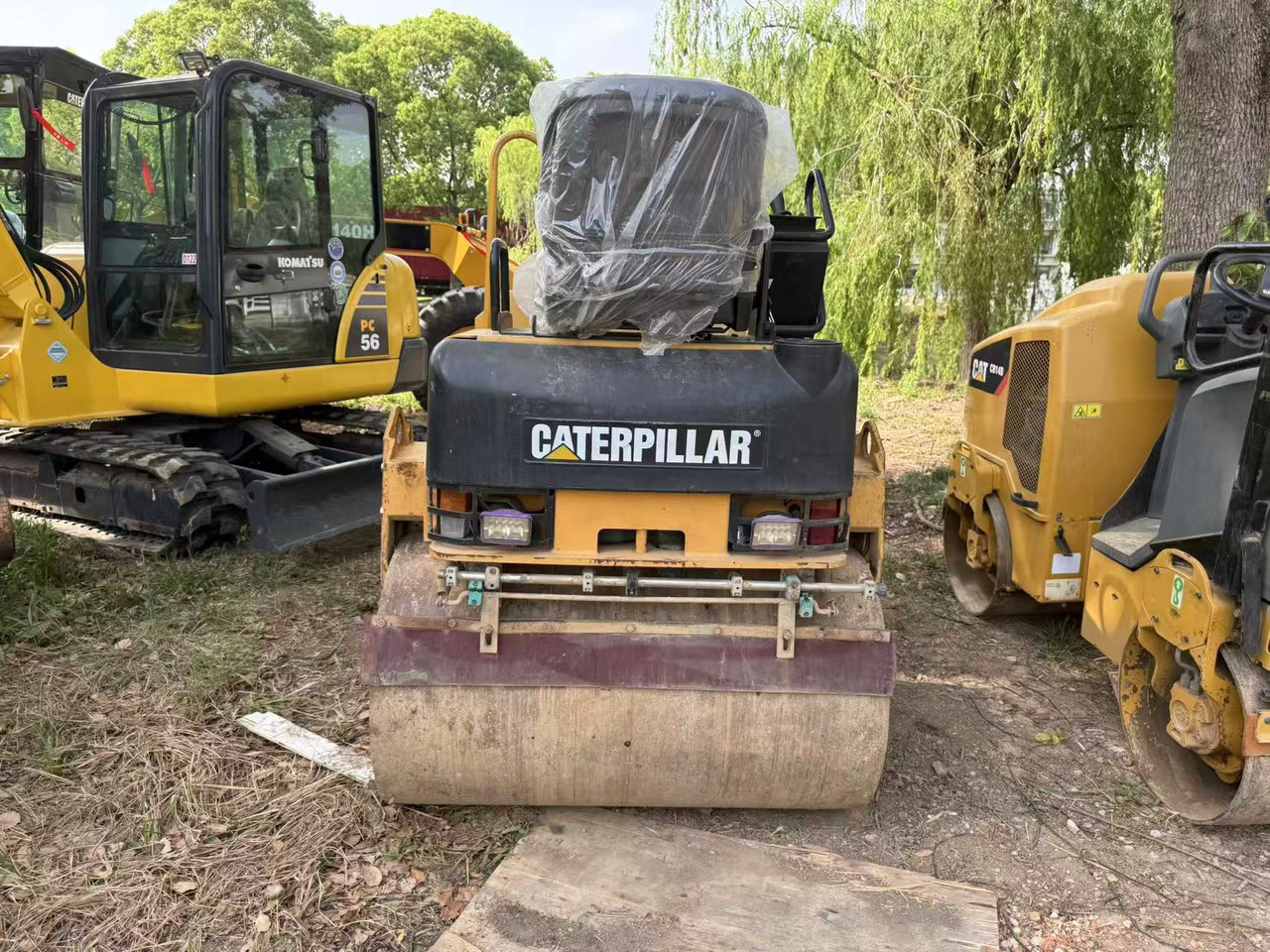 CATERPILLAR CB24B - Road roller: picture 2 CATERPILLAR CB24B - Road roller: picture 2