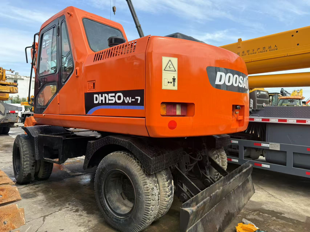 DOOSAN DH150W-7 - Wheel excavator: picture 3 DOOSAN DH150W-7 - Wheel excavator: picture 3