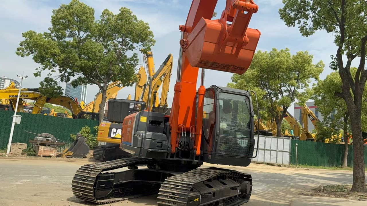 HITACHI ZX200 - Crawler excavator: picture 2 HITACHI ZX200 - Crawler excavator: picture 2