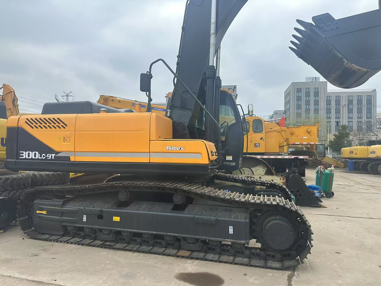 HYUNDAI R300LC-9T - Crawler excavator: picture 2 HYUNDAI R300LC-9T - Crawler excavator: picture 2