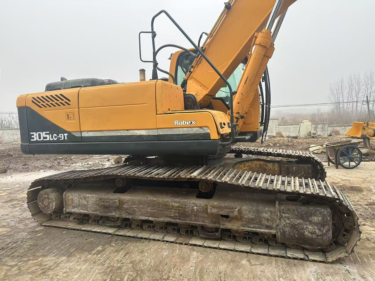HYUNDAI R305LC-9T - Crawler excavator: picture 2 HYUNDAI R305LC-9T - Crawler excavator: picture 2