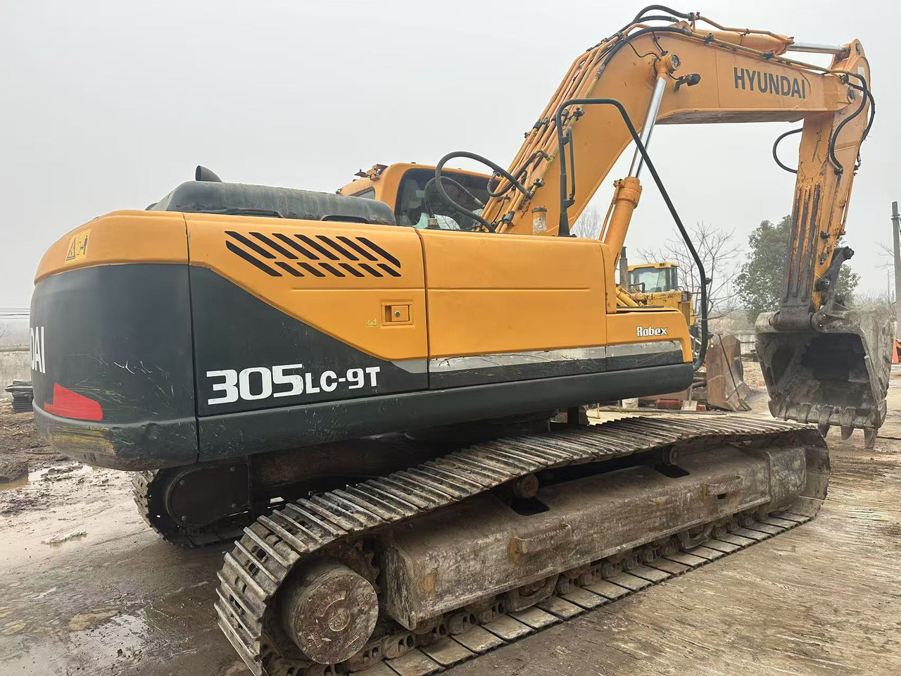 HYUNDAI R305LC-9T - Crawler excavator: picture 1 HYUNDAI R305LC-9T - Crawler excavator: picture 1