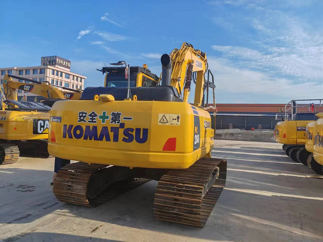KOMATSU PC200-8 - Crawler excavator: picture 3 KOMATSU PC200-8 - Crawler excavator: picture 3