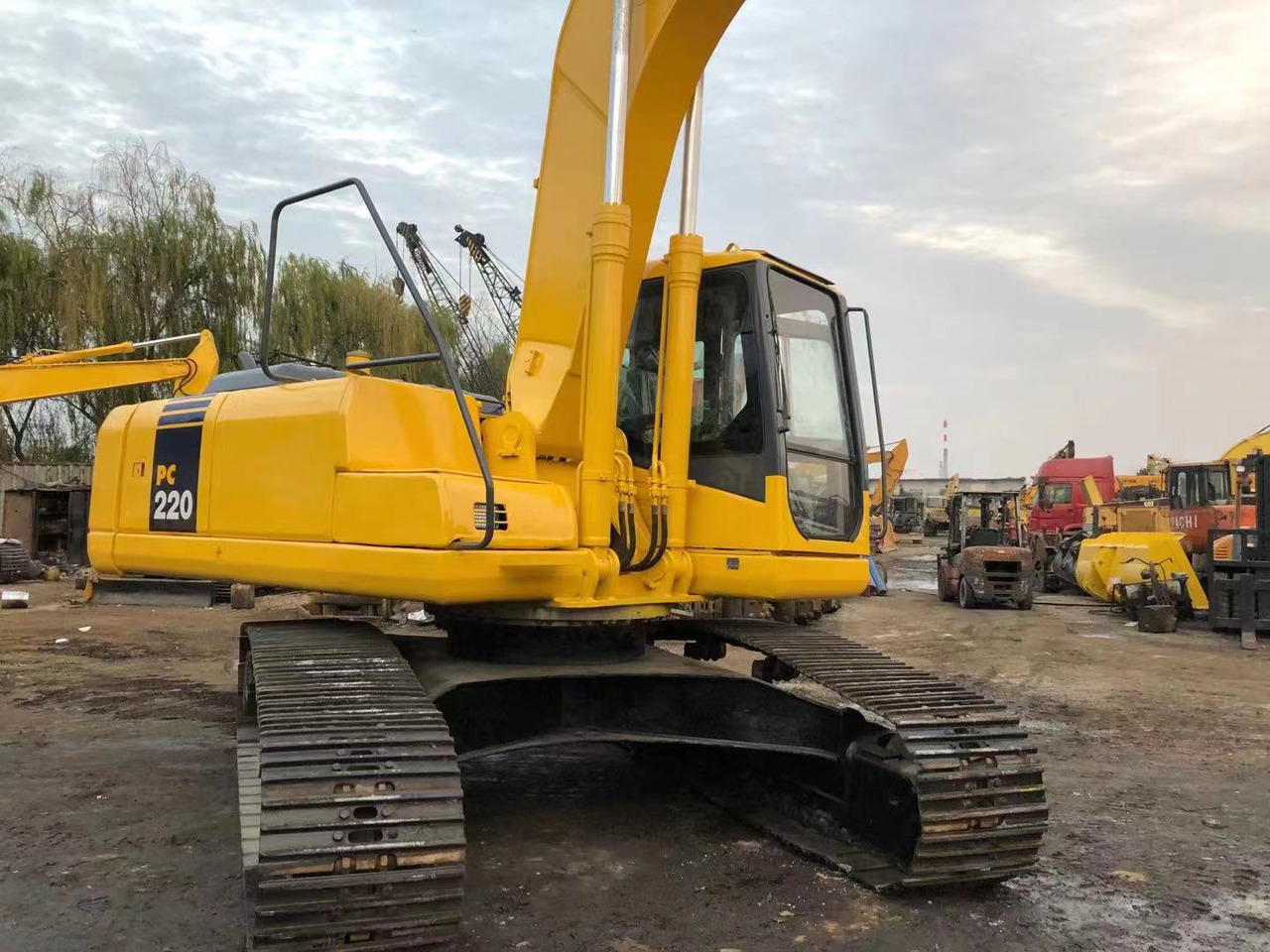 KOMATSU PC220-7 - Crawler excavator: picture 4 KOMATSU PC220-7 - Crawler excavator: picture 4