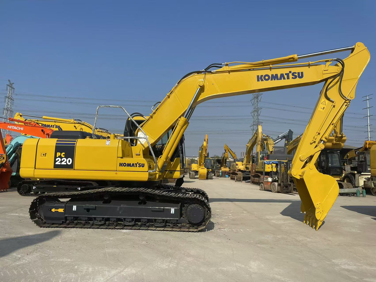 KOMATSU PC220-7 - Crawler excavator: picture 2 KOMATSU PC220-7 - Crawler excavator: picture 2