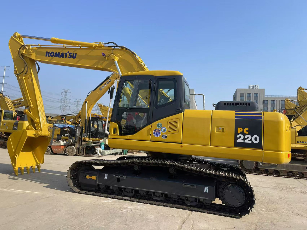 KOMATSU PC220-7 - Crawler excavator: picture 1 KOMATSU PC220-7 - Crawler excavator: picture 1