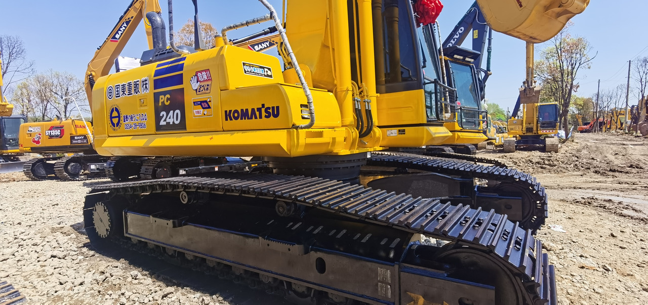 KOMATSU PC240-8 - Crawler excavator: picture 3 KOMATSU PC240-8 - Crawler excavator: picture 3