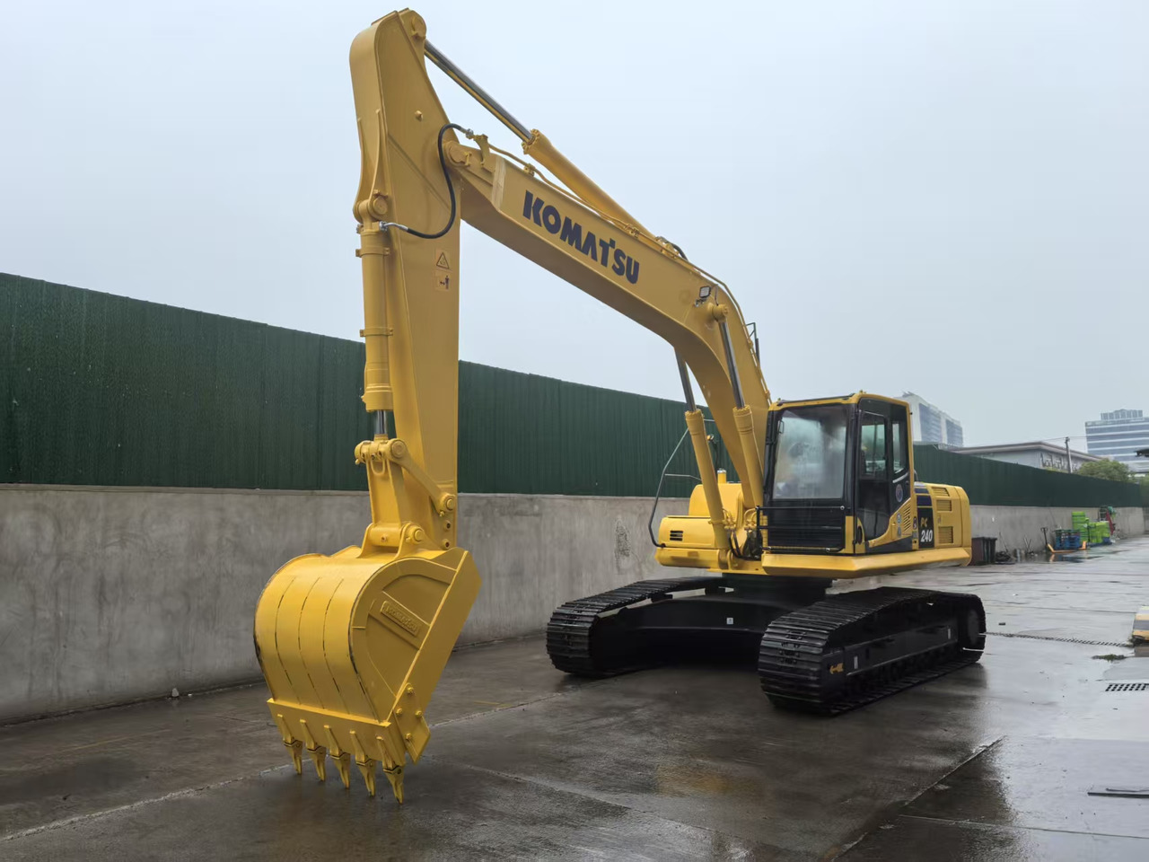 KOMATSU PC240LC-8M0 - Crawler excavator: picture 2 KOMATSU PC240LC-8M0 - Crawler excavator: picture 2