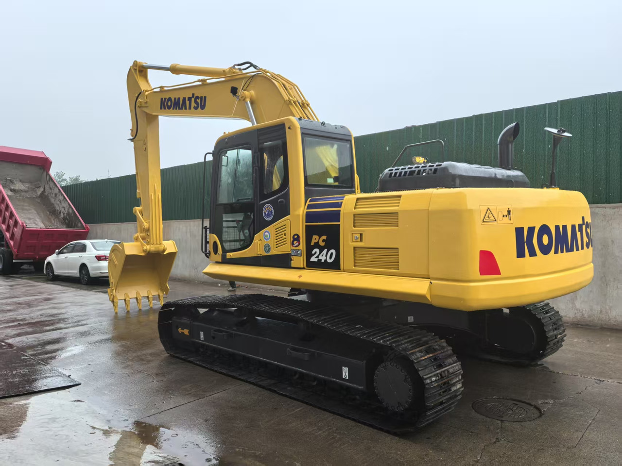 KOMATSU PC240LC-8M0 - Crawler excavator: picture 4 KOMATSU PC240LC-8M0 - Crawler excavator: picture 4