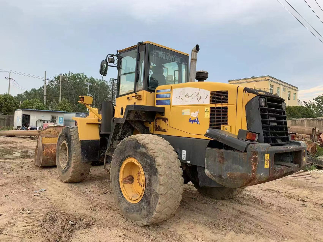 KOMATSU WA320-5 - Wheel loader: picture 1 KOMATSU WA320-5 - Wheel loader: picture 1