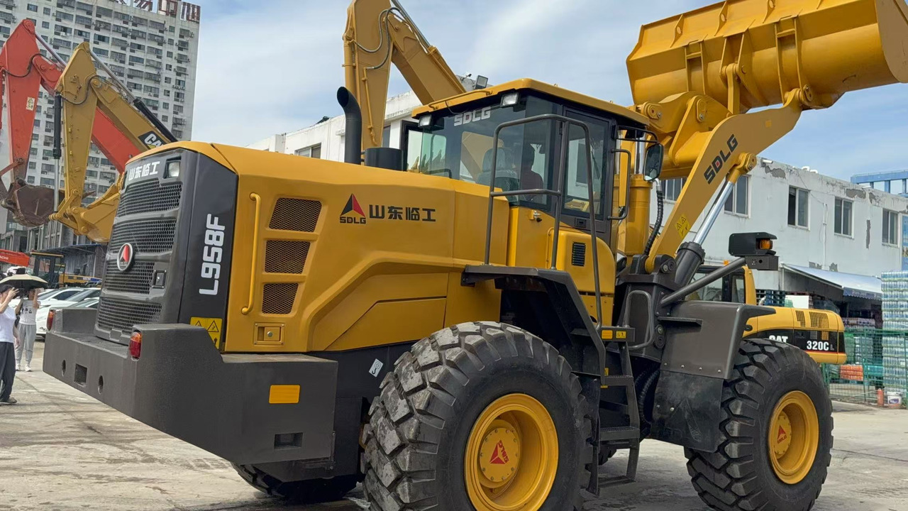 SDLG L958F - Wheel loader: picture 3 SDLG L958F - Wheel loader: picture 3