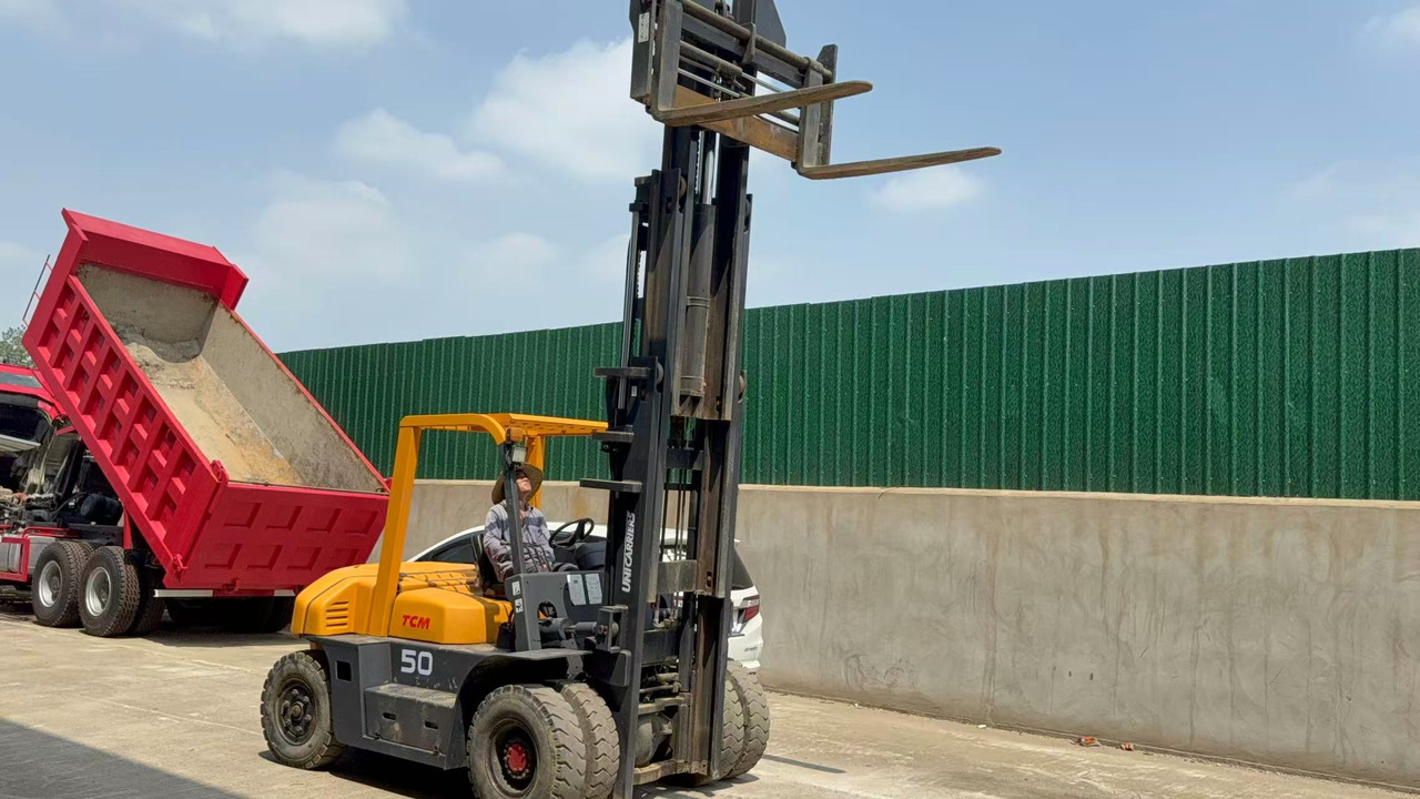 TCM FD50 - Scissor lift: picture 3 TCM FD50 - Scissor lift: picture 3