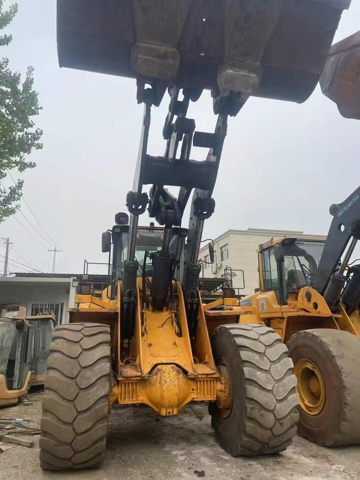 VOLVO L220F - Wheel loader: picture 4 VOLVO L220F - Wheel loader: picture 4