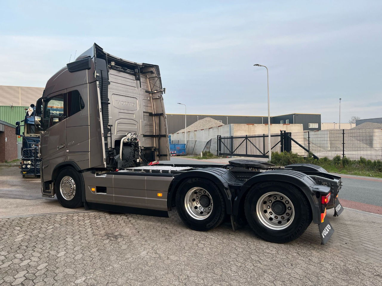 Volvo FH 16.650 FH16 6x4 - Tractor unit: picture 5 Volvo FH 16.650 FH16 6x4 - Tractor unit: picture 5