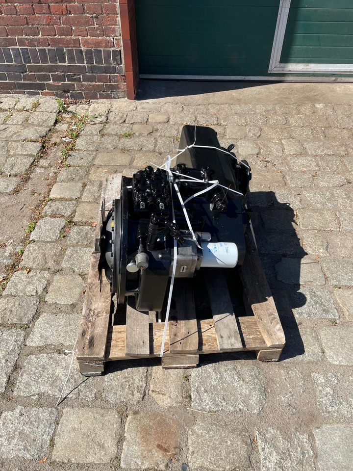 Clark Hurth 12.6HR18627-8 - Gearbox for Construction machinery: picture 3 Clark Hurth 12.6HR18627-8 - Gearbox for Construction machinery: picture 3