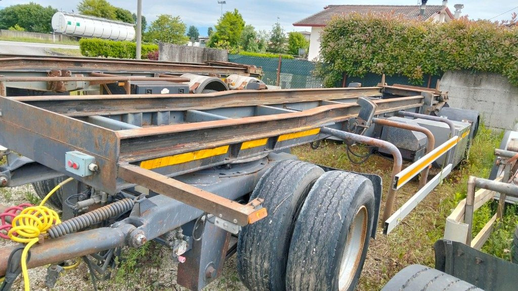 CARDI RIMORCHIO CARDI SCARRABILE PNEUMATICO - Roll-off/ Skip trailer: picture 2 CARDI RIMORCHIO CARDI SCARRABILE PNEUMATICO - Roll-off/ Skip trailer: picture 2