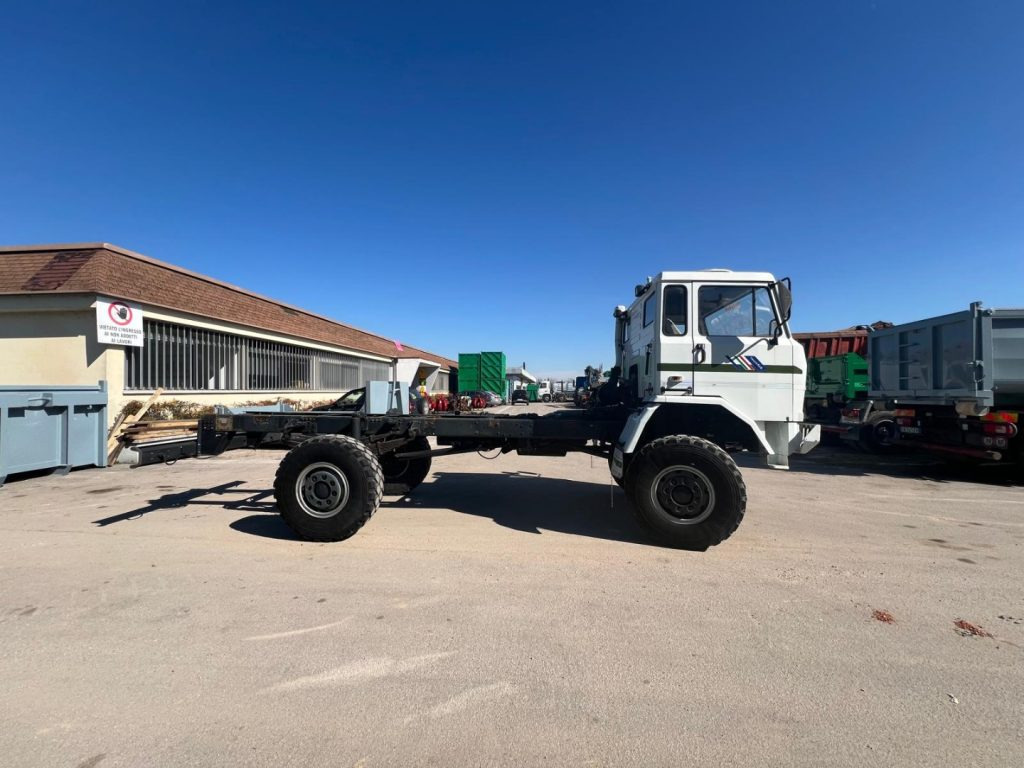 IVECO 100 4X4 BALESTRATO ANTERIORE E POSTERIO - Cab chassis truck: picture 4 IVECO 100 4X4 BALESTRATO ANTERIORE E POSTERIO - Cab chassis truck: picture 4